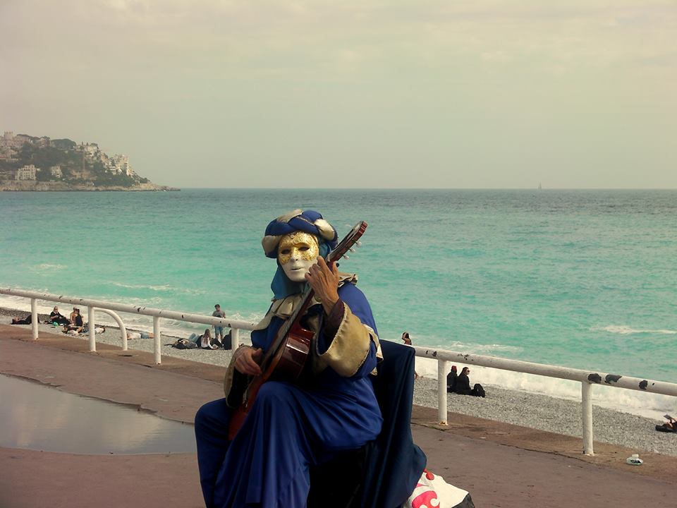 Kelimelerin dili olsa da konuşsa