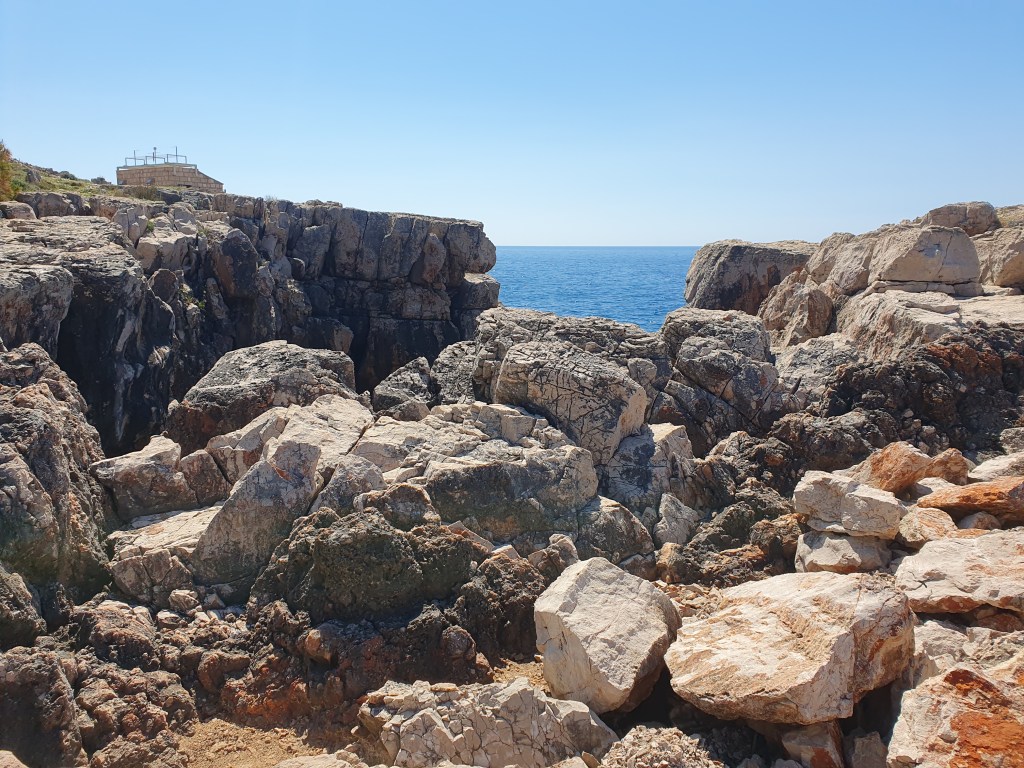 Tutkulu kayalardan atlamak